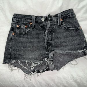 Levi 501 shorts in size 24